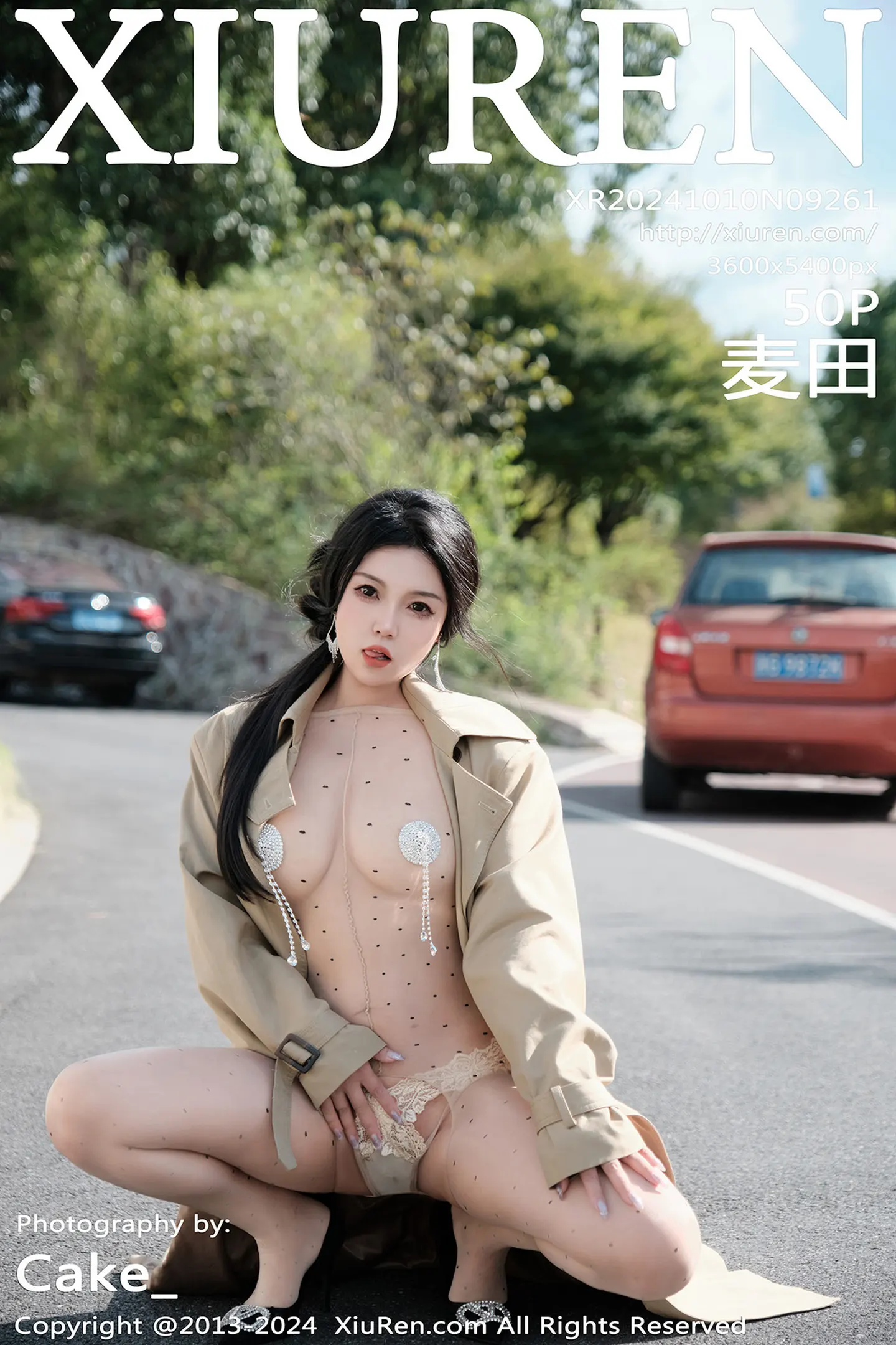 [XiuRen秀人网]No.9261_模特麦田性感浅色外套露开档连体肉丝秀曼妙身姿完美诱惑写真50P-秀人网 - XiuRen.Space